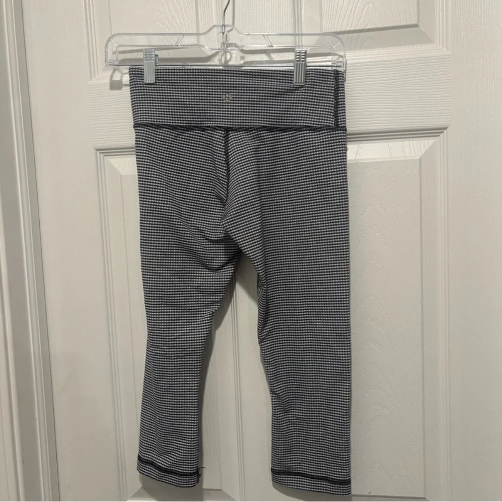 Lululemon Cropped Bundle 2 Leggings Size 4.